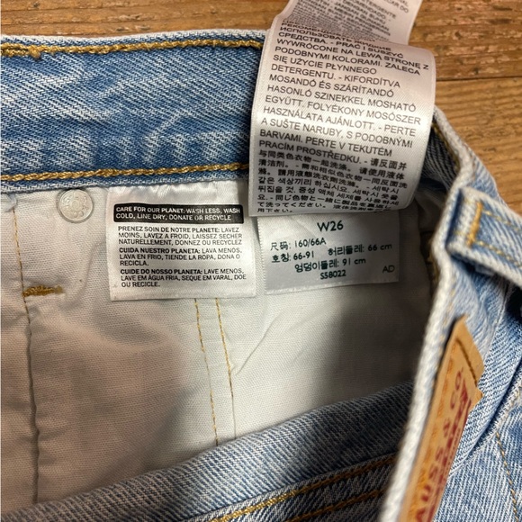 Levis Shorts - Picture 3 of 4